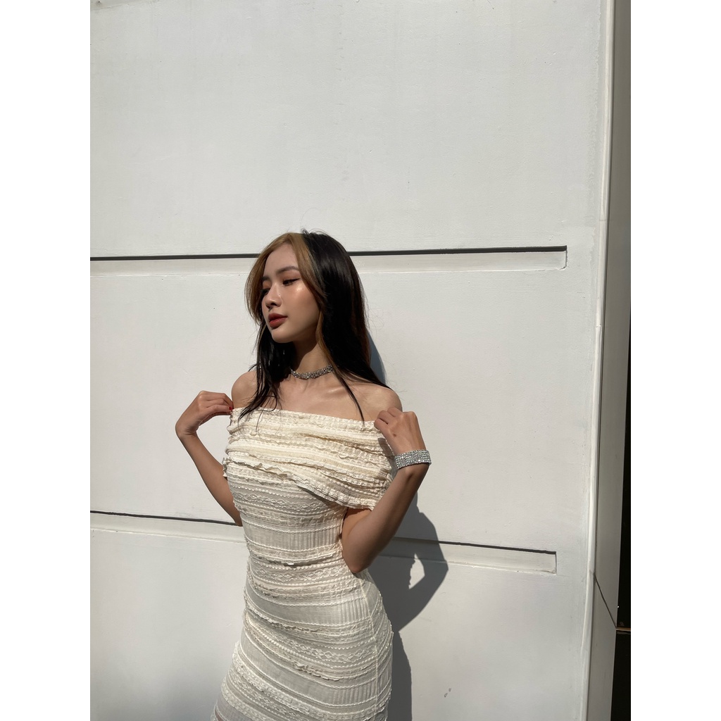 Váy ren body trễ vai, chất liệu ren cao cấp,co dãn ôm body - Thiết kế độc quyền bởi Chillgals | BigBuy360 - bigbuy360.vn