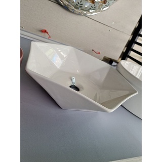 Lavabo đặt bàn kim cương