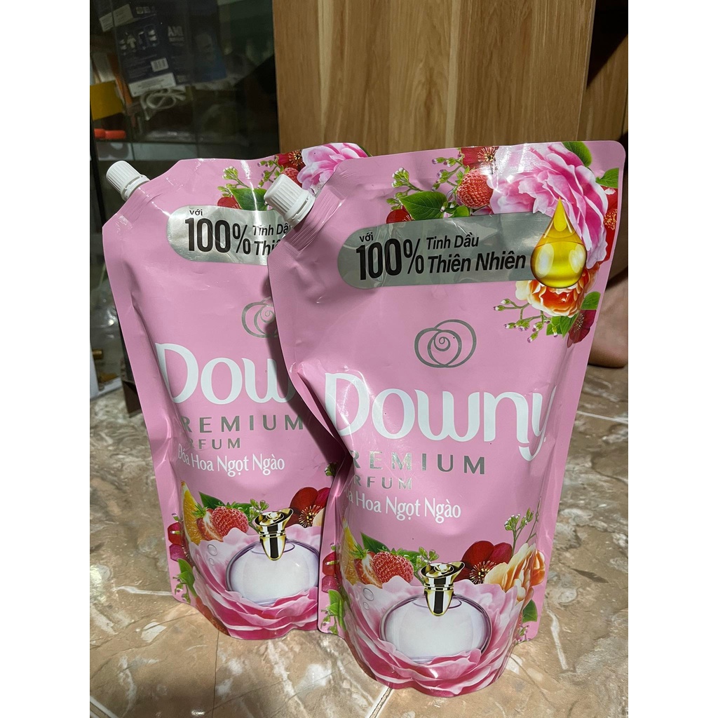 Nước Xả Vải Downy Đóa Hoa Thơm Ngọt Ngào Túi 1.35L