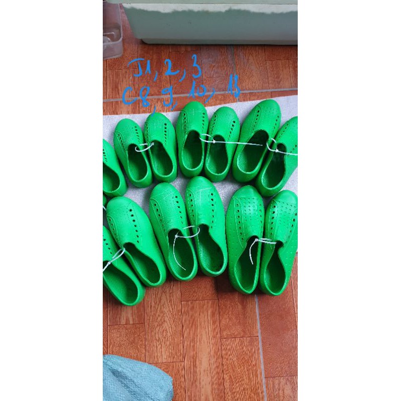 Giày Native ( ib size và màu cho shop)