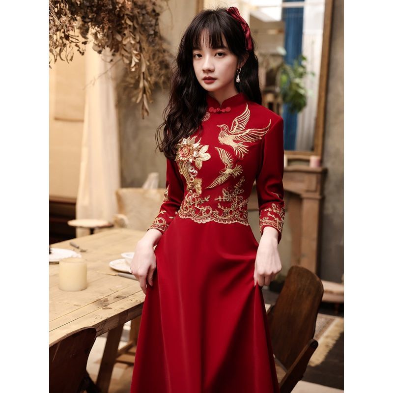 Đầm Cưới Tay Dài Hở Lưng Màu Đỏ Rượu Vang Phong Cách Trung Hoa Thời Trang Xuân Hè 2022
