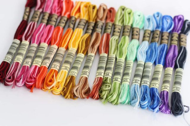 Chỉ thêu loang màu chính hãng DMC Pháp. Hàng có sẵn, được chọn màu.