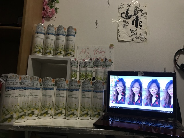Sữa tắm Manis white body shampoo(combo sữa tắm , xịt dưỡng và kem )