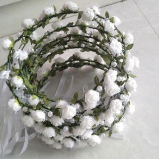 Vòng hoa đội đầu chụp hình