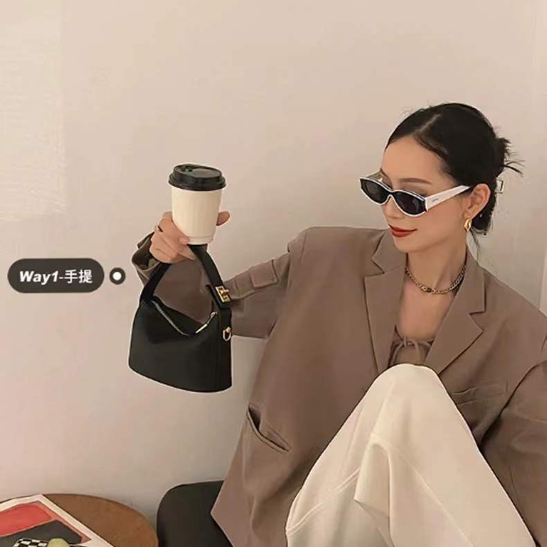 Túi xách đeo vai thiết kế mới 2022 hình hộp đựng cơm