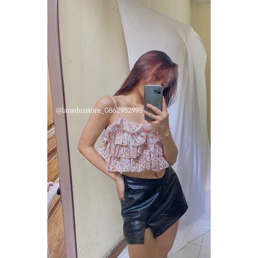 Áo  dây hoa nhí tầng bèo như đoá hoa-vải mềm,mịn,có hàng cúc giữa và khoá sau lưng