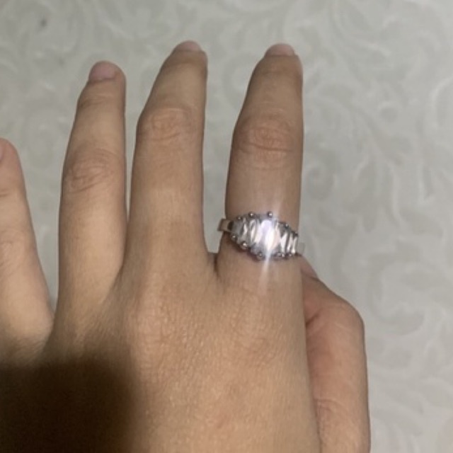 Nhẫn đính hột trắng si Nhật Ni tay 6