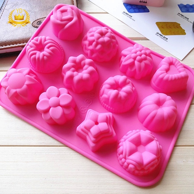 Khuôn Silicone 12 Ngăn Tạo Hình Bông Hoa Làm Bánh Kẹo Tiện Dụng