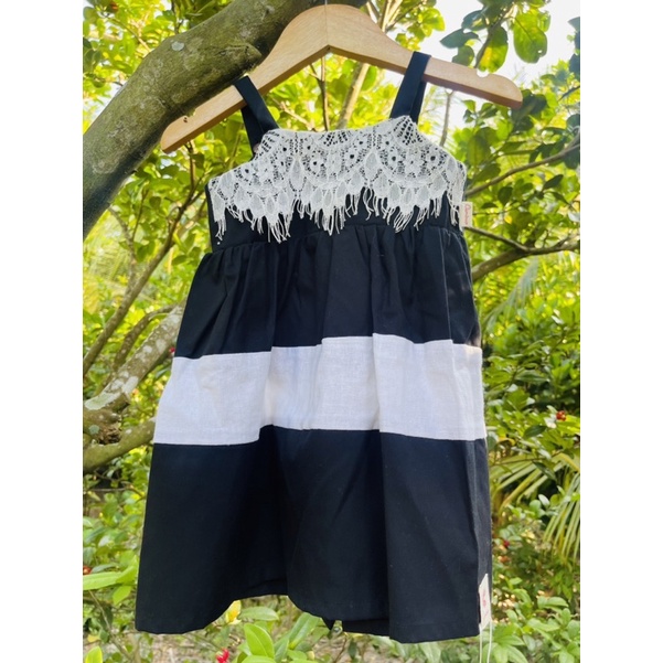 Đầm thô 2 dây phối ren điệu đà cho bé