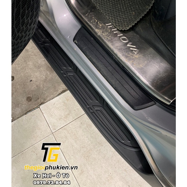 Bậc, Bệ bước chân Toyota Innova 2016-2021 - mẫu đúc mặt đen