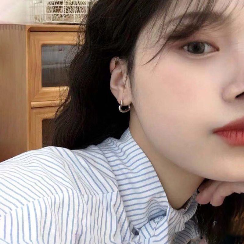 Đôi Khuyên Tai Hình Trái Tim Đơn Giản Thời Trang Hàn Quốc Xinh Xắn Cho Nữ