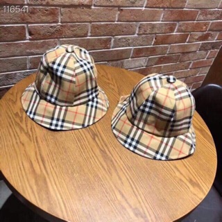 Mũ vải Burberry thời trang