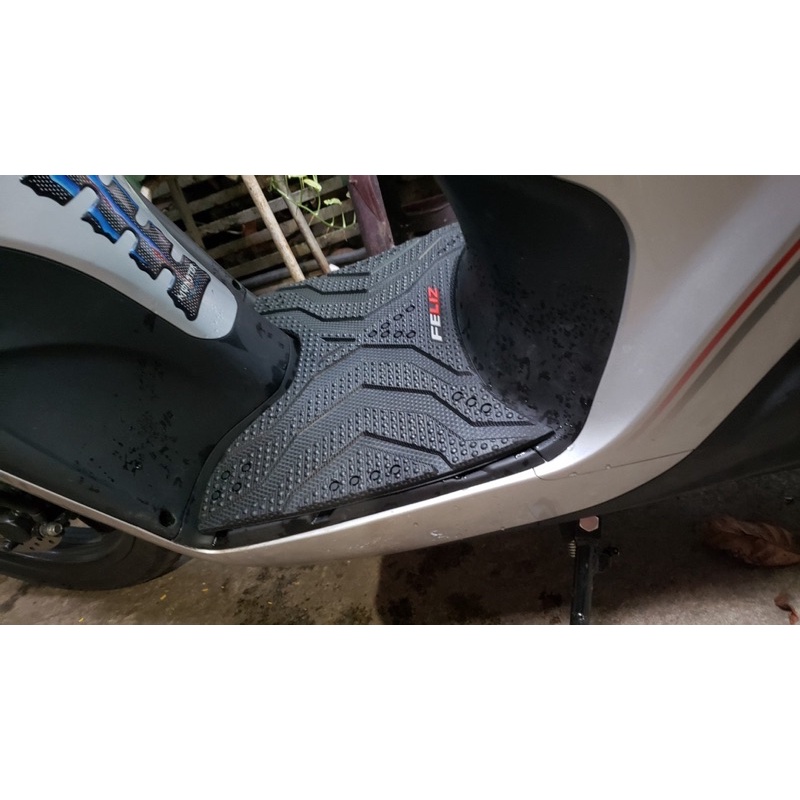 THẢM CAO SU XE MÁY ĐIỆN VINFAST FELIZS ĐEN DÀY KIỂU INDO 2023