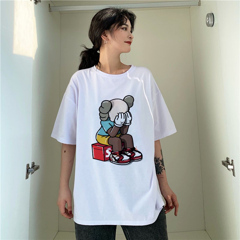 Áo thun bigsize unisex dáng rộng tay lỡ nữ búp bê KAWs 2 màu chất đẹp Có Big Size - áo phông 360 form rộng đen trắng QC