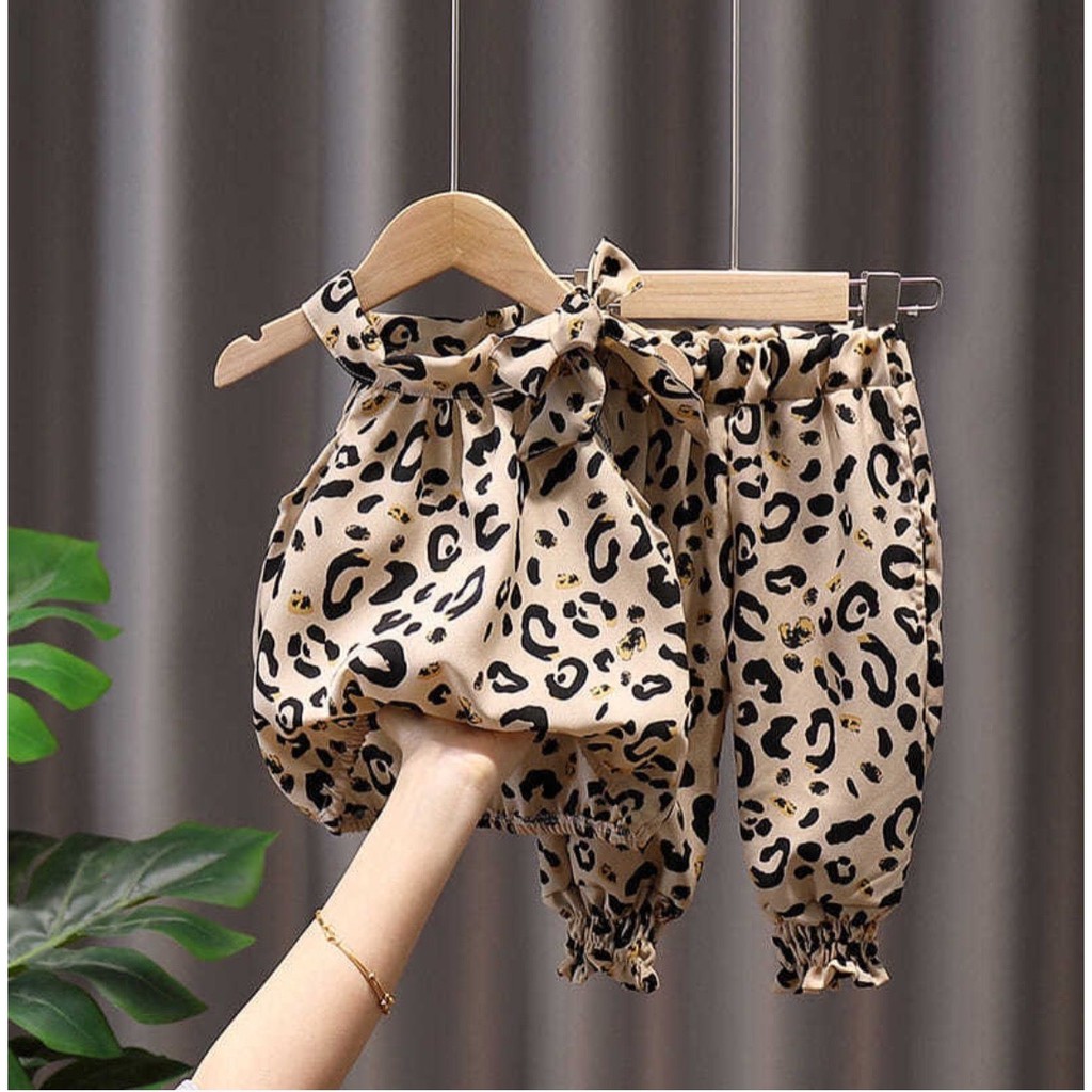[SET LỤA DA BEO 10-21KG] Áo cổ yếm xinh xắn phối quần phom rộng túm ống, họa tiết da beo-SHOP BỐN MÙA