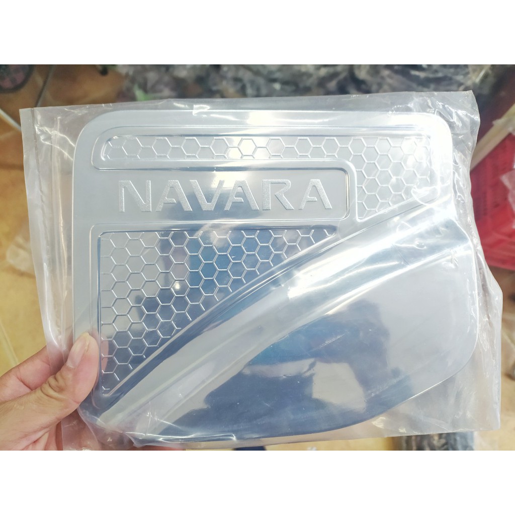 Ốp Nắp Xăng Nissan Navara Mạ crom cao Cấp, Có Sẵn Keo Dán 3M