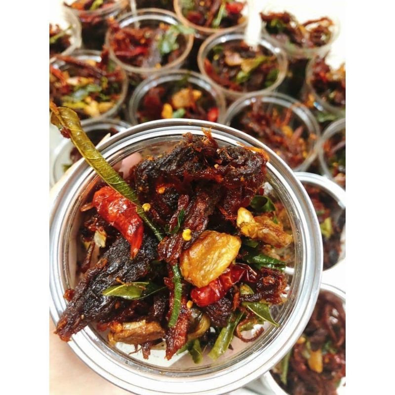 Khô Bò Hồng Ngự Đập Tỏi Lá Chanh Loại 1 - Lon 300Gram