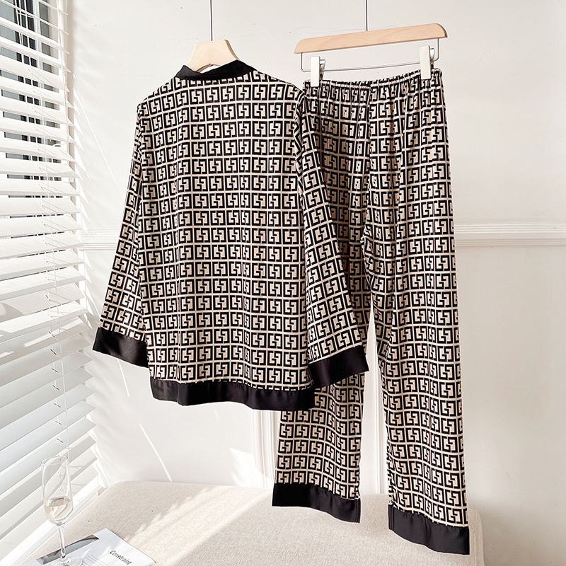 Bộ đồ ngủ vải lụa satin tay dài in họa tiết thời trang mùa xuân cho nữ