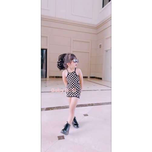 Váy ôm body caro xẻ eo cho bé gái