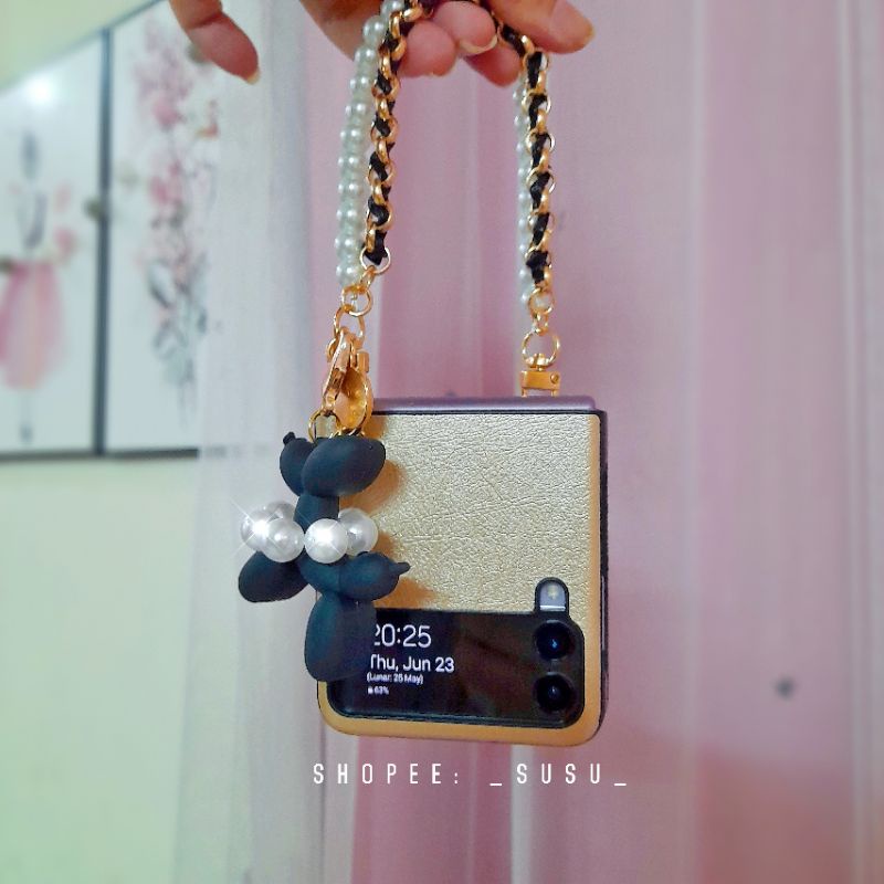 Ốp Samsung Z Flip 3 - ZFlip 3 - ZFlip3 - Flip3 vân da cừu sang trọng kèm dây đeo tag poodle dễ thương