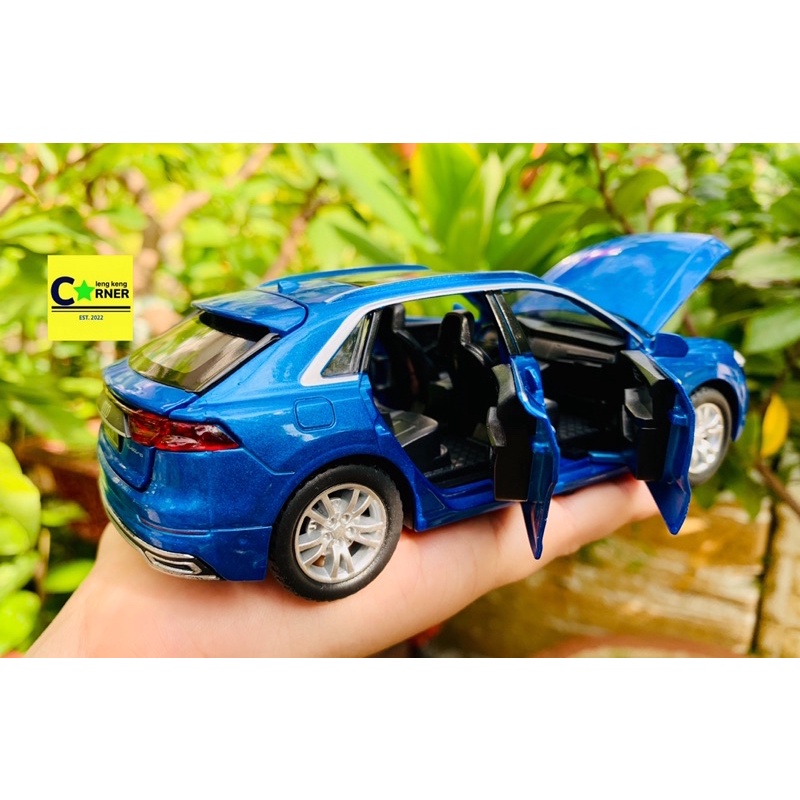 Mô hình xe hơi Audi Q8 1:32 kim loại mới 100% Full box sắc nét