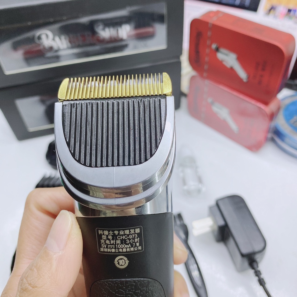 Tông đơ Codos CHC-973 có đèn báo pin,Có tăng giảm tốc độ (bảo hành 6 tháng)
