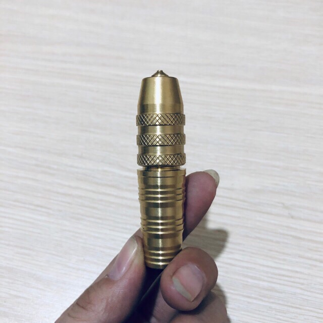 Đầu tăng áp xịt rửa xe và xoè để tưới cây cảnh