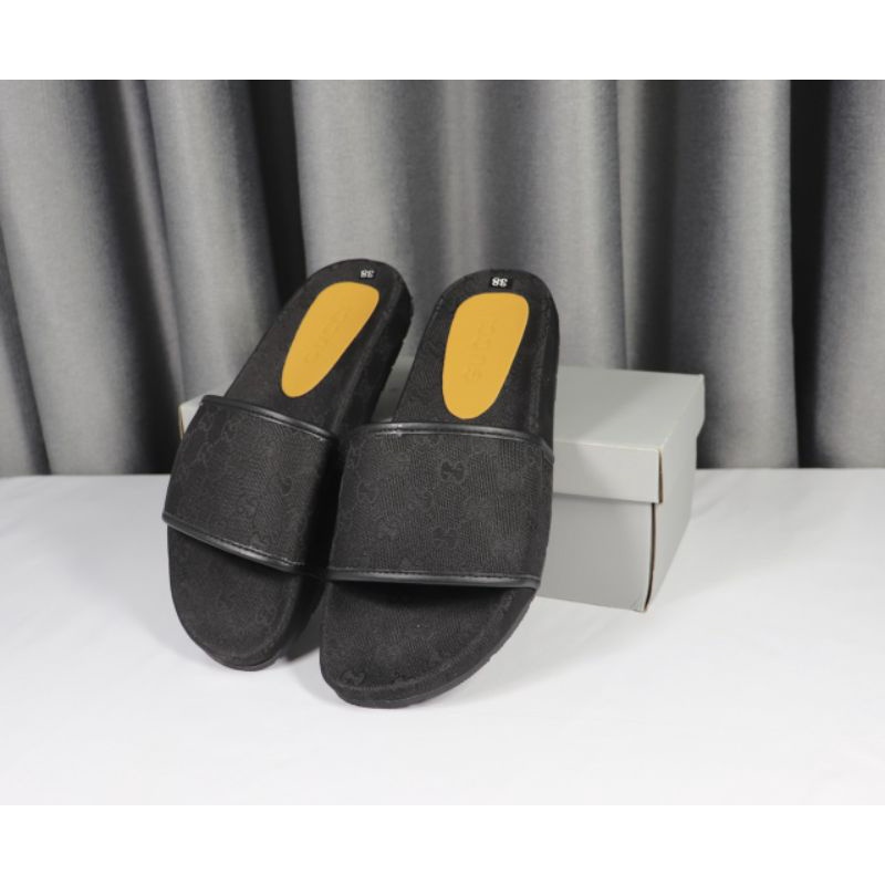 Dép GC quai ngang 2 màu