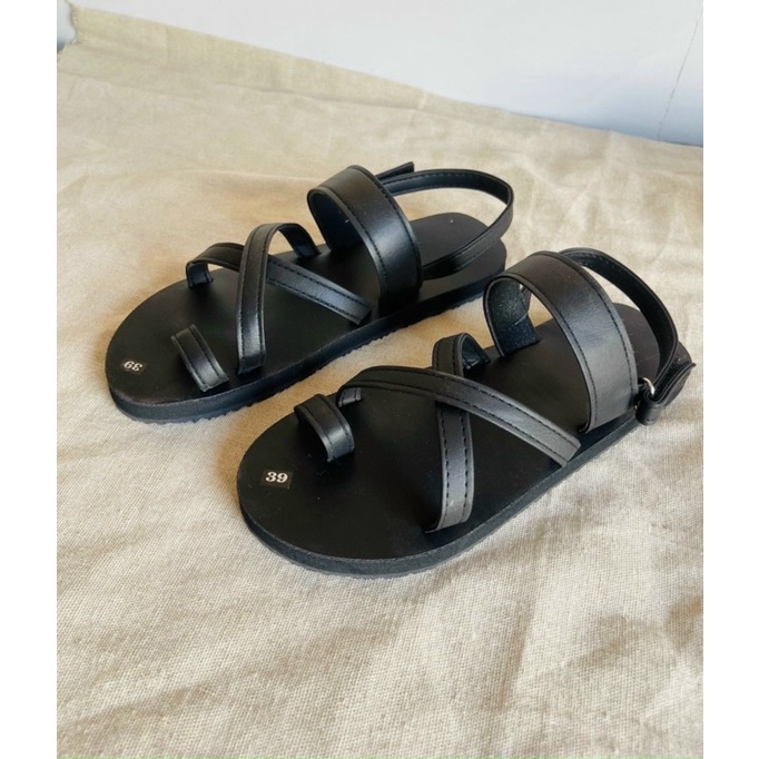 DÉP SANDAL THIẾT KẾ DÂY CHÉO ĐEN TRẮN