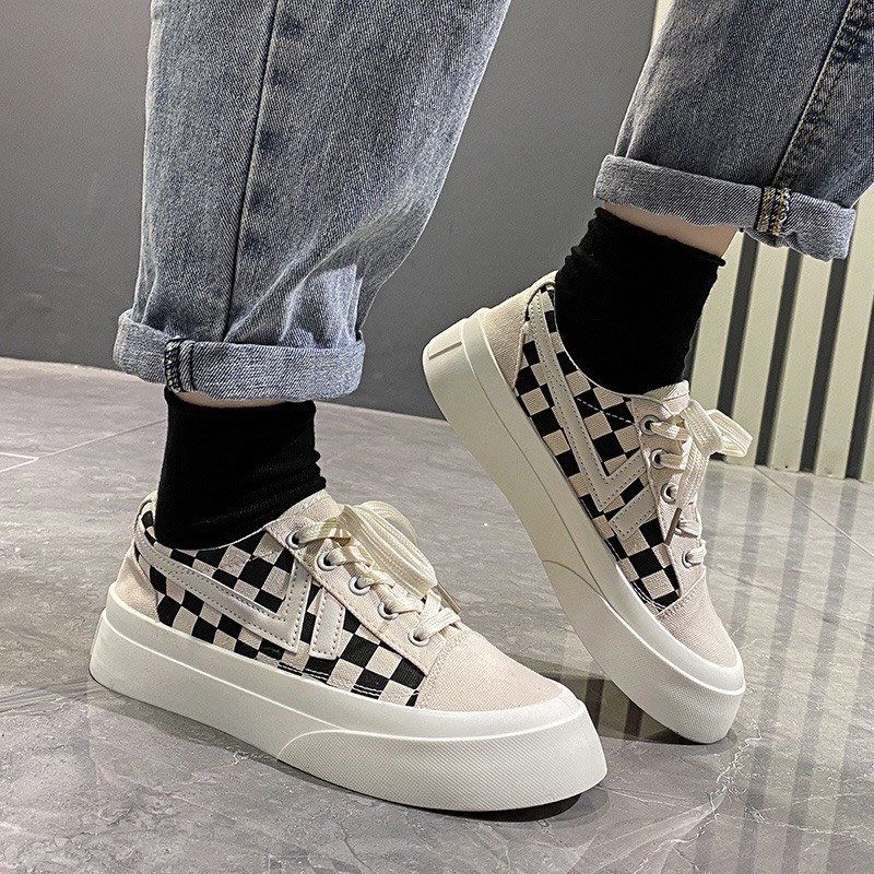 Giày thể thao họa tiết kẻ caro đế trắng 2 màu