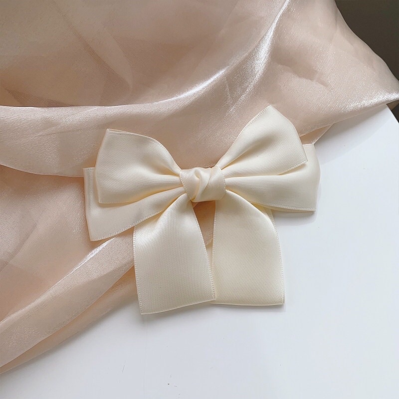 Kẹp tóc satin hai tầng phong cách nữ tính