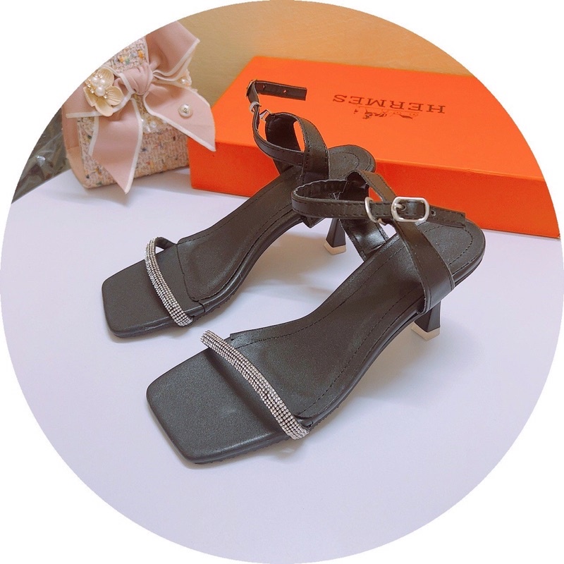 Giày sandal nữ quai mảnh đá mũi vuông gót nhọn 7cm