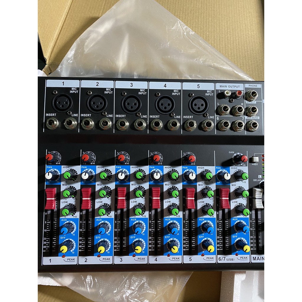 Mixer F7 YAMAHA USB . Tích Hợp Đèn LED Hiển Thị , Chất Âm Cực Hay , Tích Hợp 5 Cổng Cắm Mic . Bảo Hành 12 Tháng