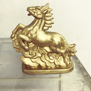 Tượng ngựa vàng phong thủy