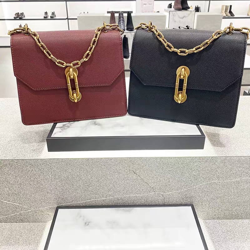 Charles and Keith Túi nhỏ nằm vùng hình vuông Túi đeo vai Túi đi lại