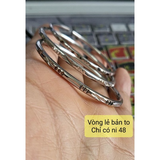 Vòng tay inox chạm khắc.