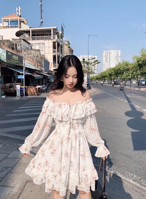 Đầm bẹt vai hoa tay dài, trễ vai phối bèo