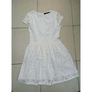 SALE 100k - Váy ren trắng Topshop size S,M