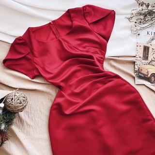 ĐẦM ĐỎ CỔ TRÒN XẾP BÊN EO