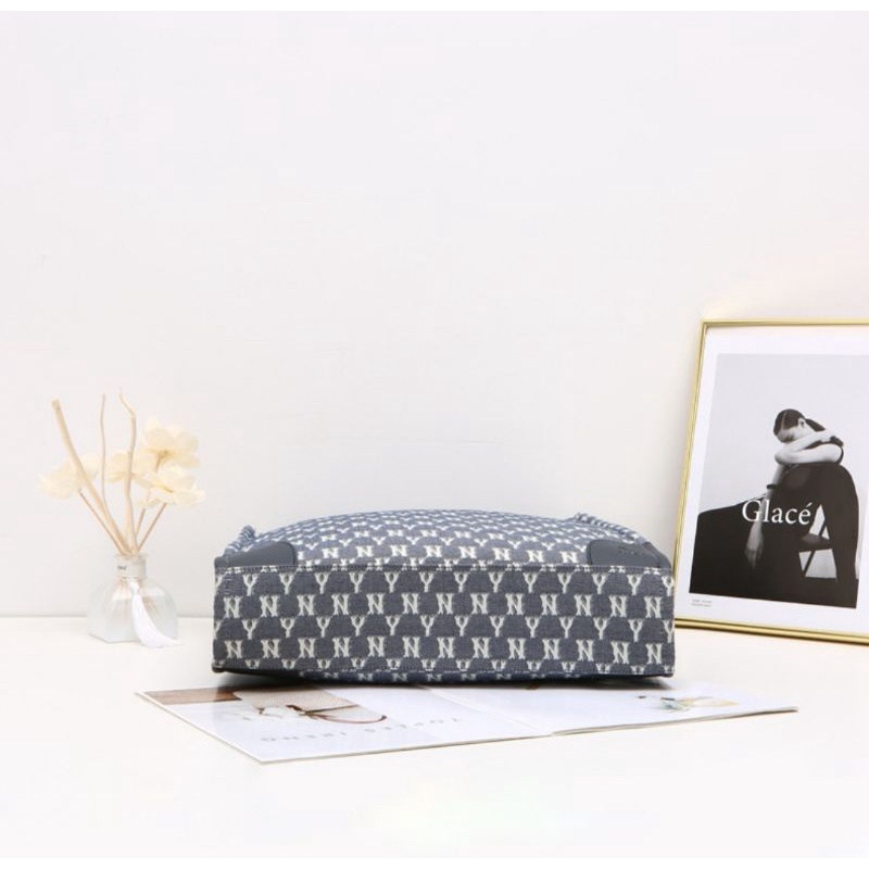 Túi Tote MLB NY Monogram Kèm Theo Ví Nhỏ Cầm Tay Unisex, Túi ToTe Cực Hot