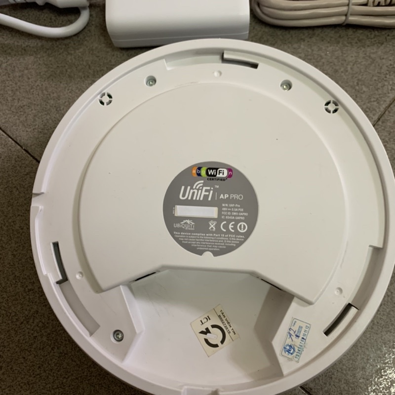 Bộ phát wifi chuyên dụng Unifi AP PRO Dualband N750 chịu tải cao