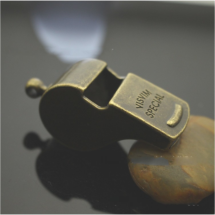 Còi đồng vàng nguyên chất phong cách Visvim thô, lì đúng chất còi cứu sinh EDC