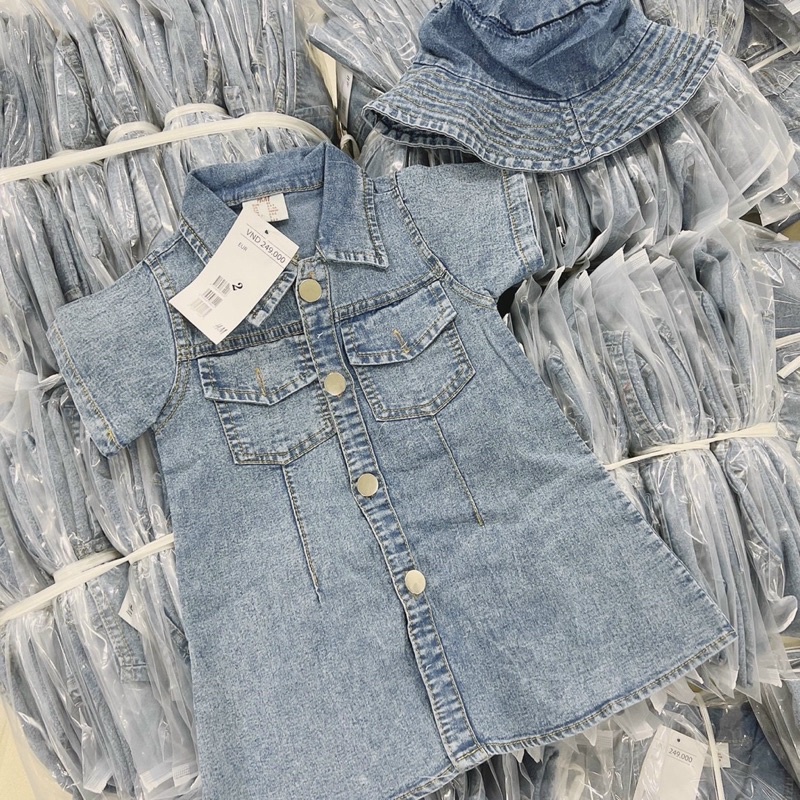 Váy bò suông kèm mũ chất denim mềm dáng váy suông xoè nhẹ dưới màu xanh jean nhã nhặn nhẹ nhàng phối túi ngực cực xinh