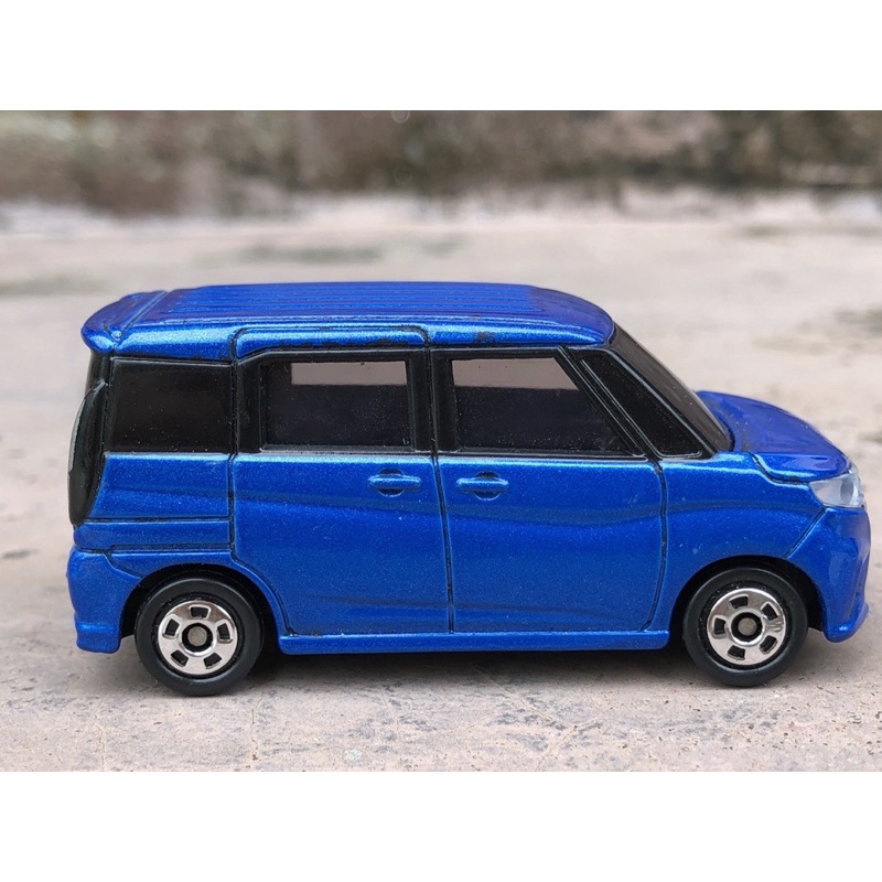 Mô hình xem Tomica Suzuki Solio 1:64  trắng