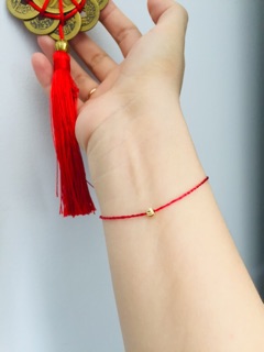 Vòng chỉ đỏ soi mảnh nhỏ xíu xinh xinh Mic charm