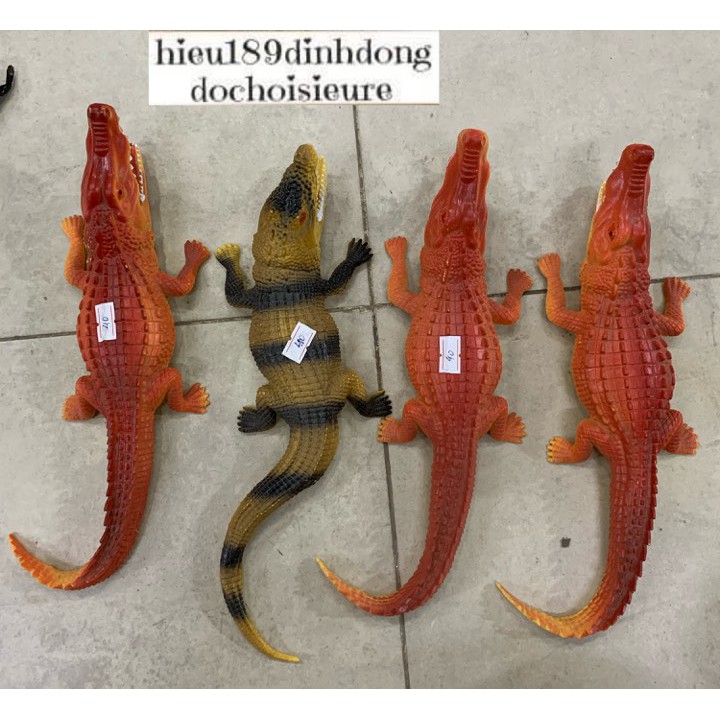 Cá sấu cao su cứng bóp kêu chít chít (video và ảnh thật)