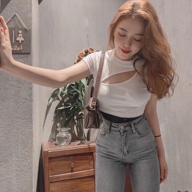 Áo kiểu khoét ngực chéo croptop