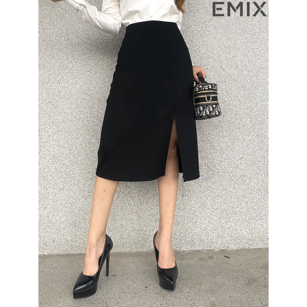 Chân váy công sở xẻ tà EMIX (màu đen), midi, dáng dài, cạp cao, có quần lót trong, vải tuyết mưa ít giãn, mềm mịn CV808