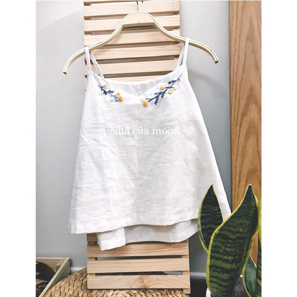 Áo 2 dây linen thêu tay - Nhà Của Moon