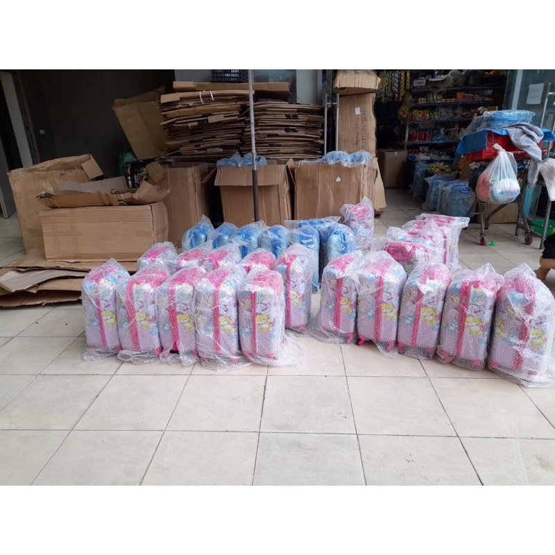 Vali kéo du lịch trẻ em in hình siêu nhân, kitty, chó cứu hộ, công chúa thỏ, elsa, doraemon mẫu mới nhất hè 2022